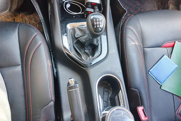 Used Soueast DX3 2016 1.5L Manual Luxury Model Gear Lever
