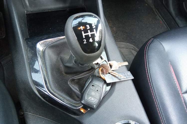 Used Soueast DX3 2016 1.5L Manual Luxury Edition Gear Lever