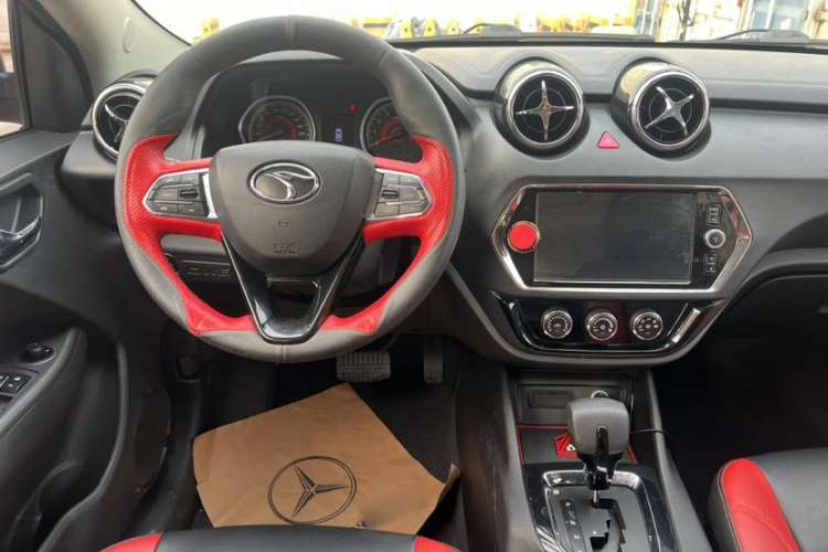 Used Soueast DX3 2016 1.5T SRG CVT Flagship Edition Interior 2