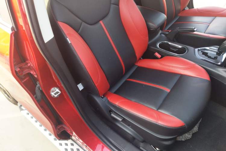 Used Soueast DX3 2016 1.5T SRG CVT Flagship Edition Interior 5