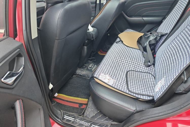 Used Soueast DX3 2016 1.5T CVT Flagship Model Left Rear Seat