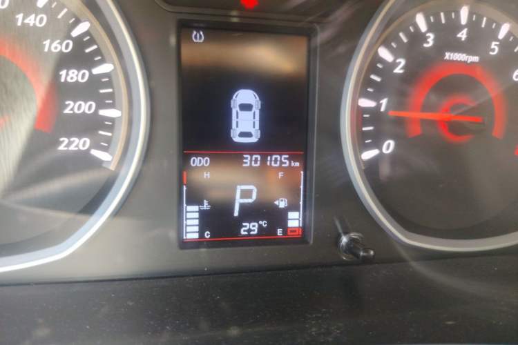 Used Soueast DX3 2016 1.5T CVT Prestige Edition Odometer Close Up