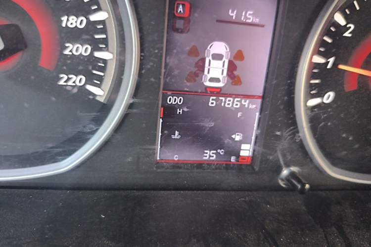 Used Soueast DX3 2016 1.5T SRG Manual Flagship Model Odometer Close Up