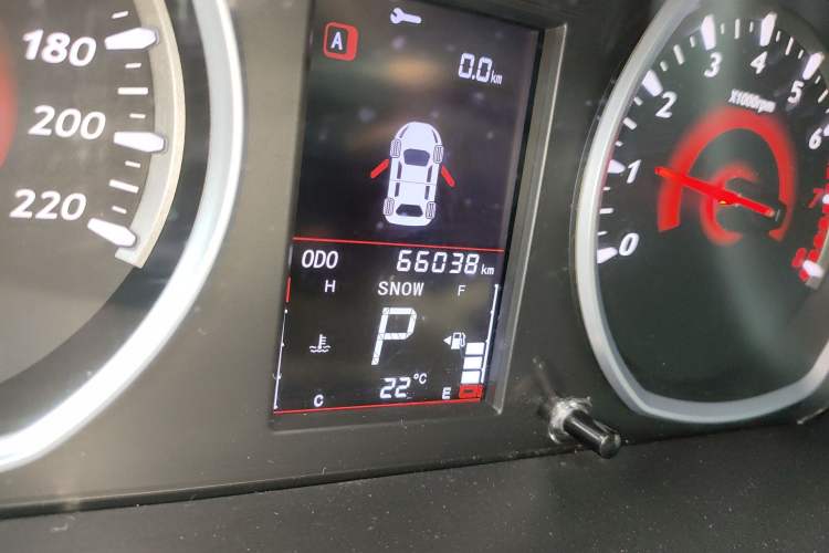Used Soueast DX3 2016 1.5T CVT Prestige Edition Odometer Close Up