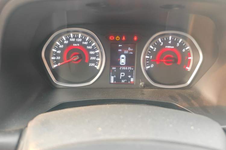 Used Soueast DX3 2016 1.5T CVT Prestige Edition Odometer Close Up