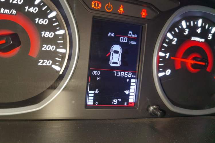 Used Soueast DX3 2016 1.5T SRG Manual Luxury Edition Odometer Close Up