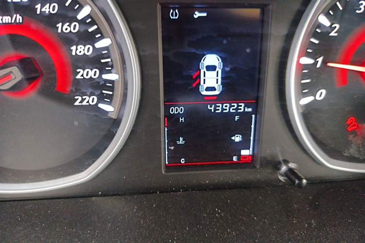 Used Soueast DX3 2016 1.5L Manual Luxury Model Odometer Close Up