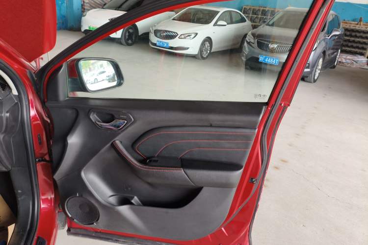 Used Soueast DX3 2016 1.5T CVT Prestige Edition Right Front Door Interior