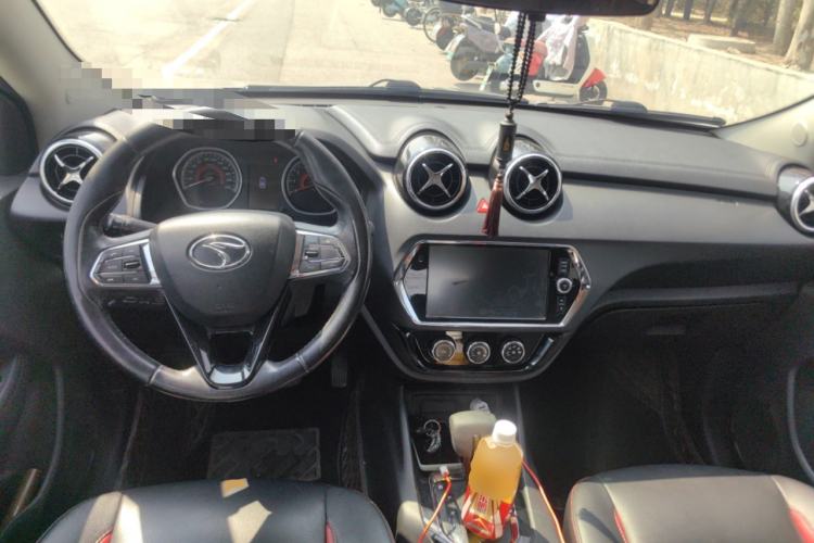 Used Soueast DX3 2016 1.5T CVT Prestige Edition Center Console