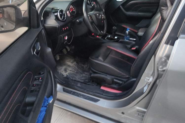 Used Soueast DX3 2016 1.5L Manual Flagship Version Driver Seat