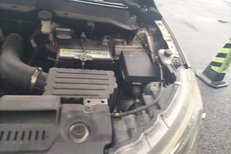 Used Soueast DX3 2016 1.5T CVT Flagship Model Engine Bay Left