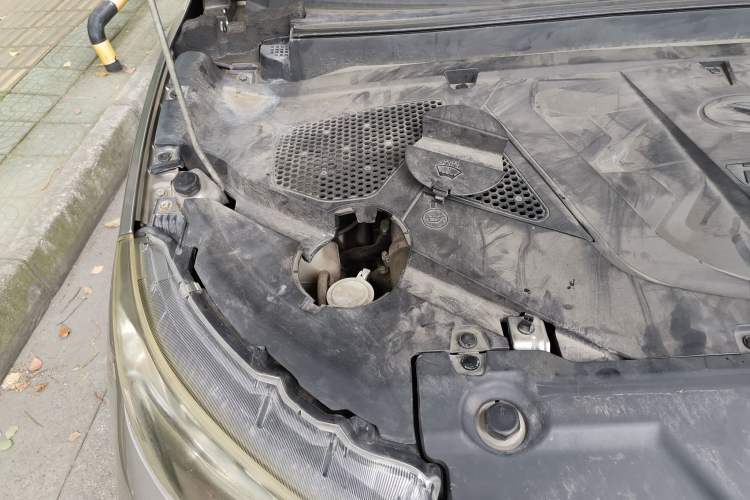 Used Soueast DX3 2016 1.5T CVT Prestige Edition Engine Bay Right