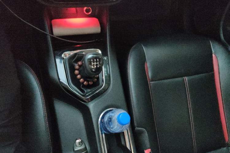 Used Soueast DX3 2016 1.5L Manual Flagship Version Gear Lever