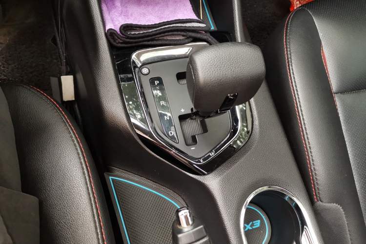 Used Soueast DX3 2016 1.5T CVT Prestige Edition Gear Lever