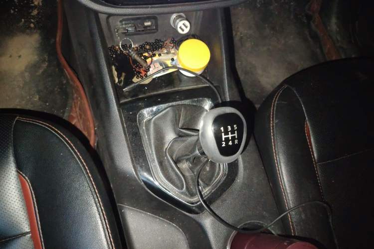 Used Soueast DX3 2016 1.5L Manual Luxury Edition Gear Lever