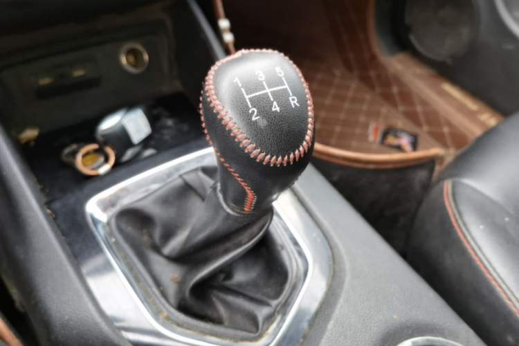 Used Soueast DX3 2016 1.5L Manual Luxury Edition Gear Lever