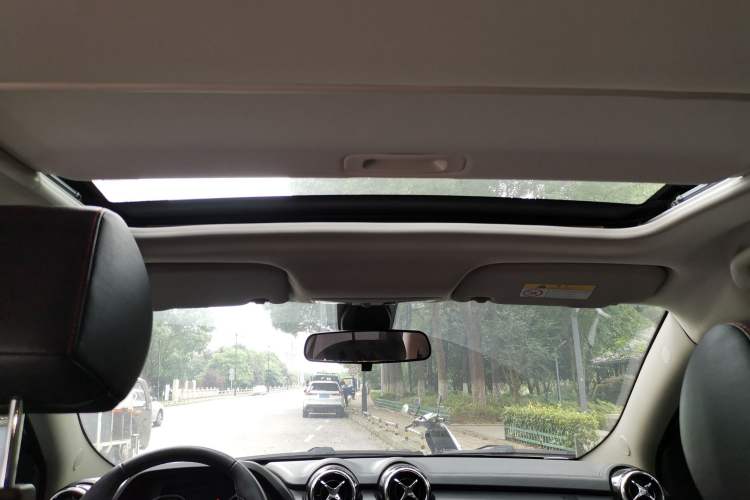 Used Soueast DX3 2016 1.5T CVT Prestige Edition Headliner