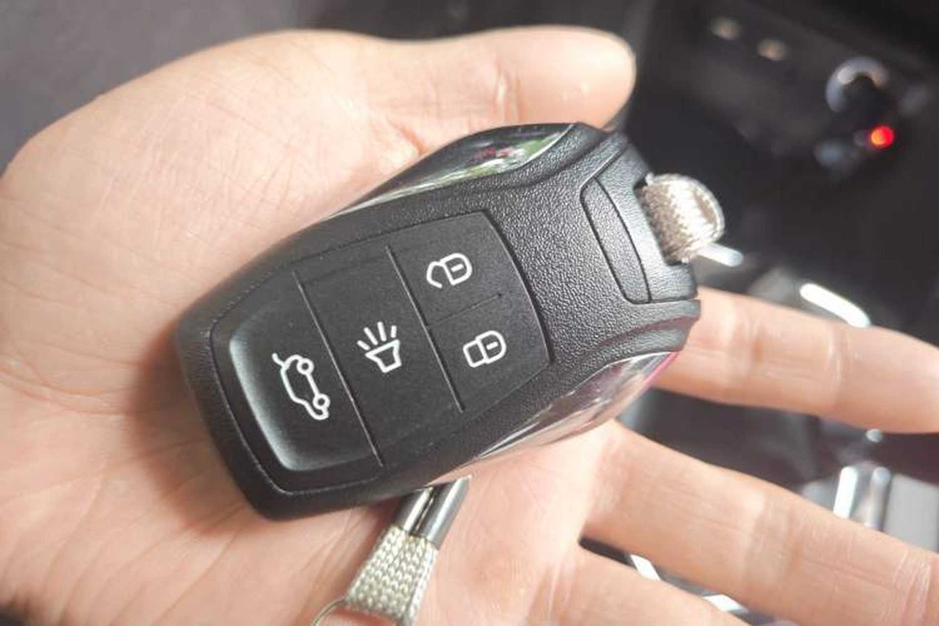 Used Soueast DX3 2016 1.5L Manual Flagship Version Interior 1