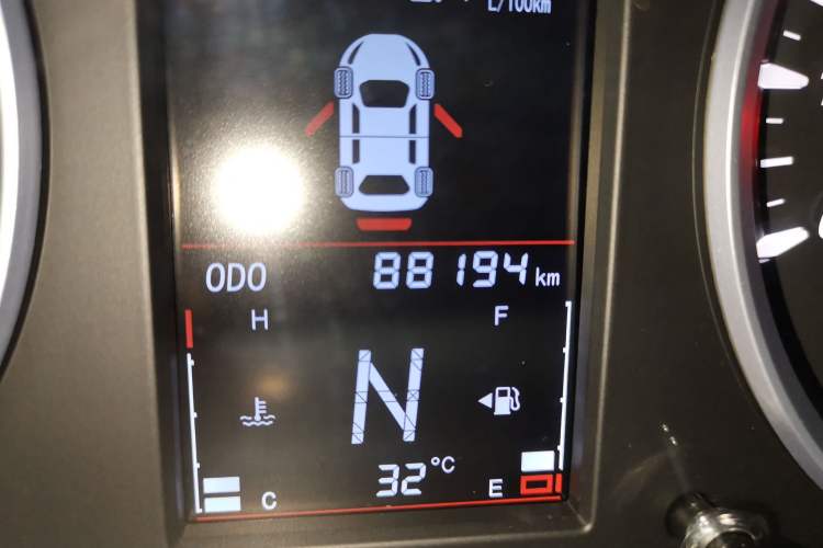 Used Soueast DX3 2016 1.5T CVT Prestige Edition Odometer Close Up