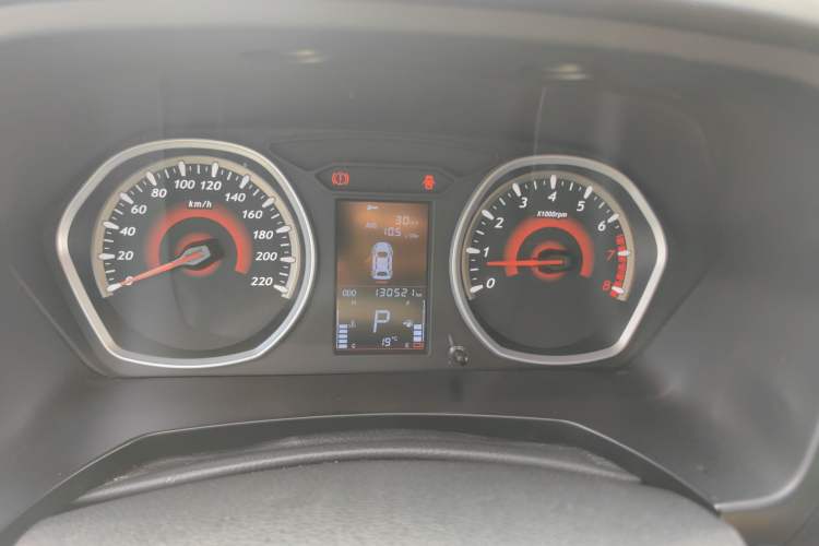 Used Soueast DX3 2016 1.5T CVT Prestige Edition Odometer Close Up