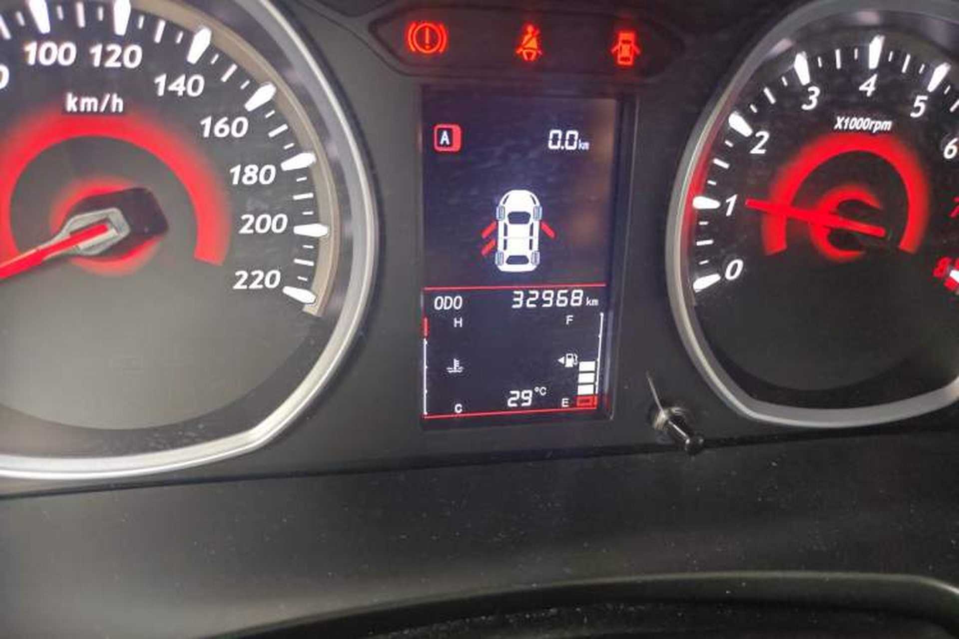 Used Soueast DX3 2016 1.5L Manual Flagship Version Odometer Close Up
