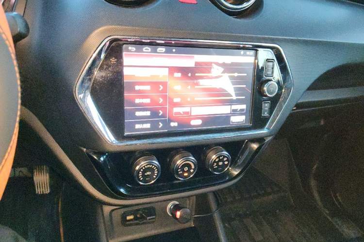Used Soueast DX3 2016 1.5L Manual Luxury Edition Audio And AC Panel