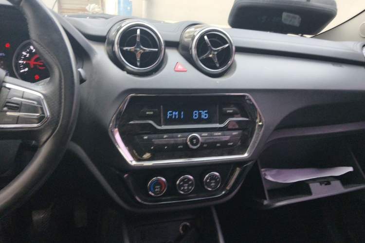 Used Soueast DX3 2016 1.5L Manual Luxury Model Audio And AC Panel