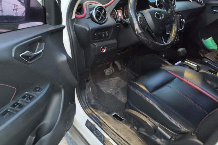 Used Soueast DX3 2016 1.5T CVT Flagship Model Driver Seat