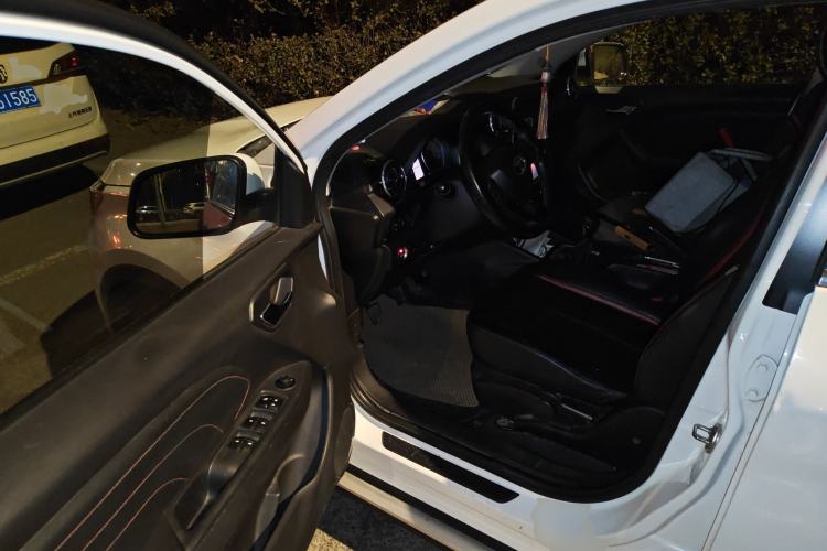 Used Soueast DX3 2016 1.5L Manual Flagship Version Driver Seat