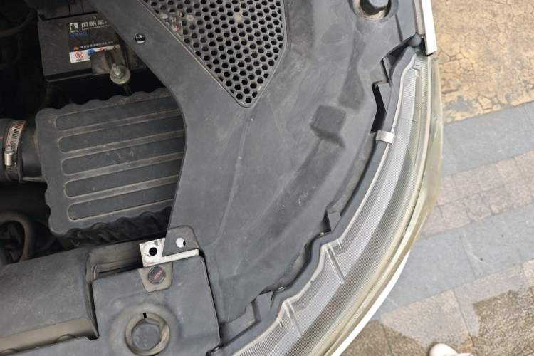 Used Soueast DX3 2016 1.5T CVT Prestige Edition Engine Bay Left