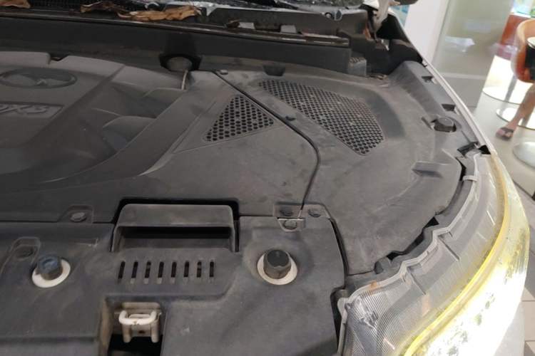 Used Soueast DX3 2016 1.5L Manual Luxury Model Engine Bay Left
