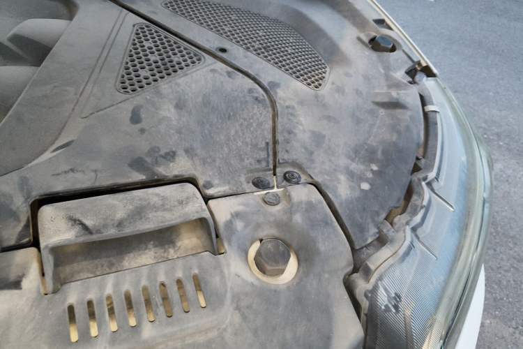 Used Soueast DX3 2016 1.5T CVT Flagship Model Engine Bay Left