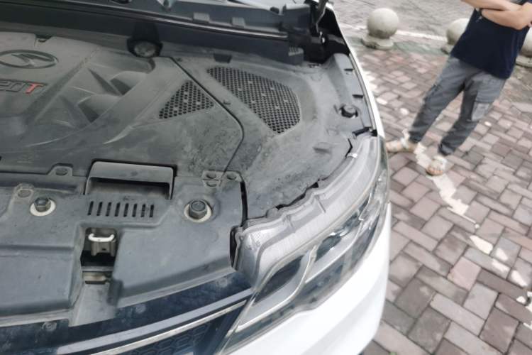 Used Soueast DX3 2016 1.5T CVT Flagship Model Engine Bay Left