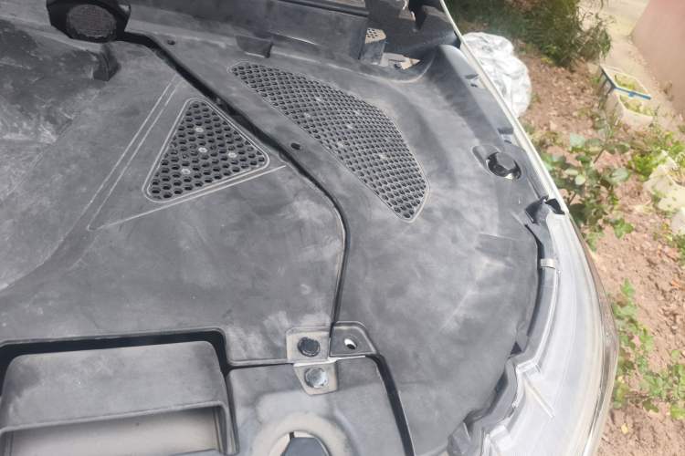 Used Soueast DX3 2016 1.5T CVT Luxury Model Engine Bay Left