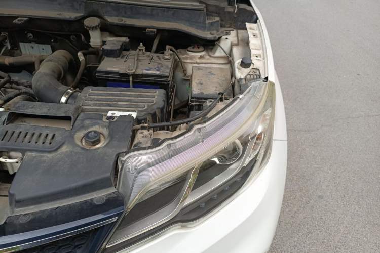 Used Soueast DX3 2016 1.5T CVT Flagship Model Engine Bay Left