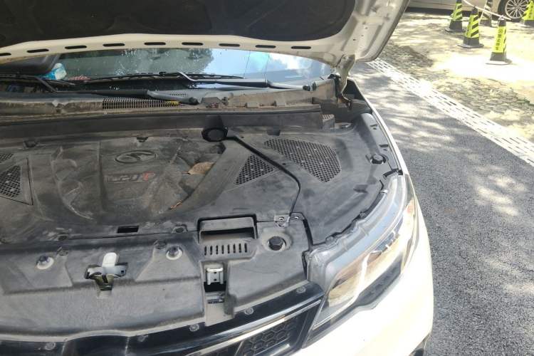 Used Soueast DX3 2016 1.5T CVT Luxury Model Engine Bay Left