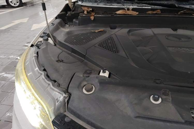 Used Soueast DX3 2016 1.5L Manual Luxury Model Engine Bay Right