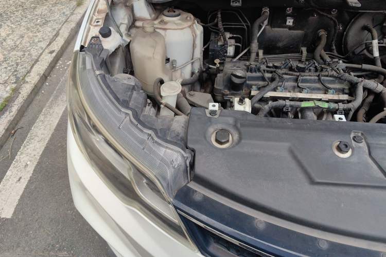 Used Soueast DX3 2016 1.5L Manual Luxury Model Engine Bay Right