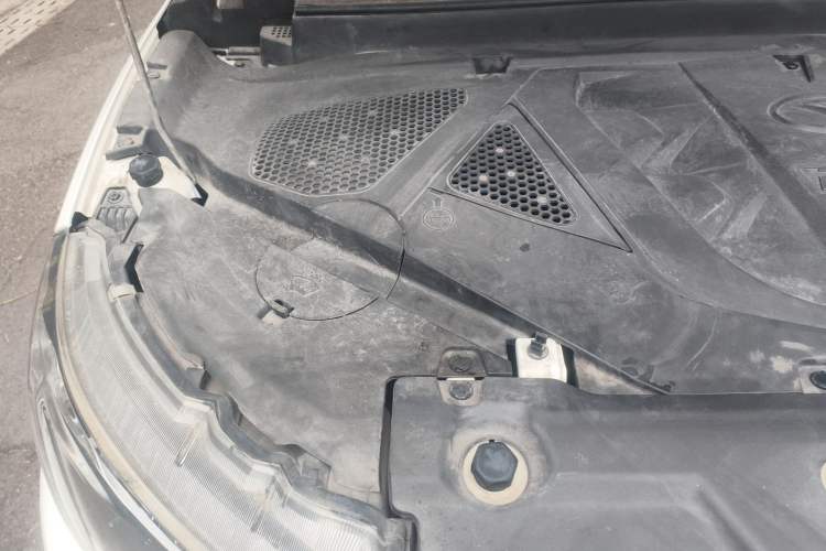 Used Soueast DX3 2016 1.5T CVT Luxury Model Engine Bay Right