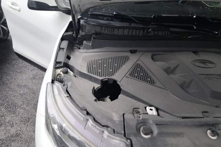 Used Soueast DX3 2016 1.5L Manual Flagship Version Engine Bay Right