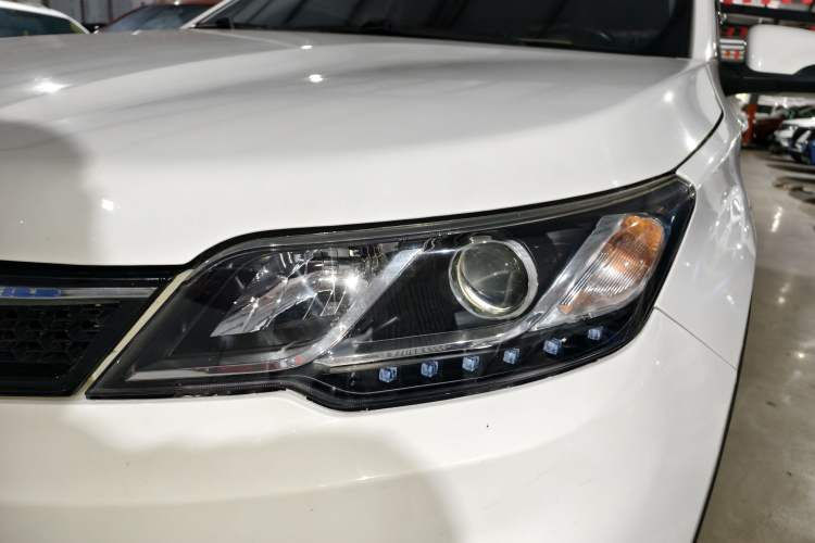 Used Soueast DX3 2016 1.5T CVT Prestige Edition Exterior 4