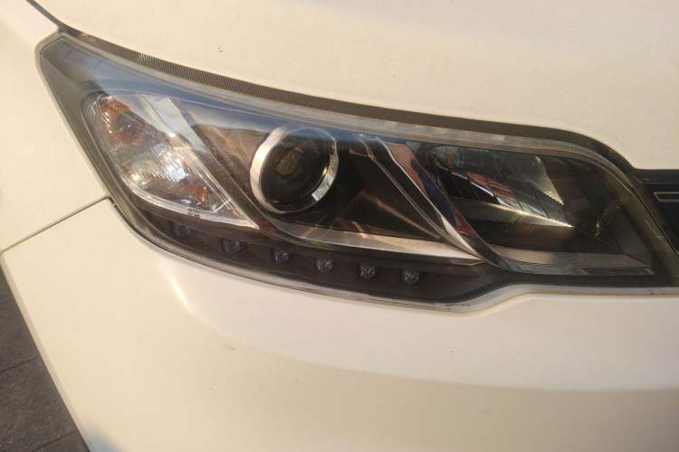 Used Soueast DX3 2016 1.5T CVT Luxury Model Exterior 6