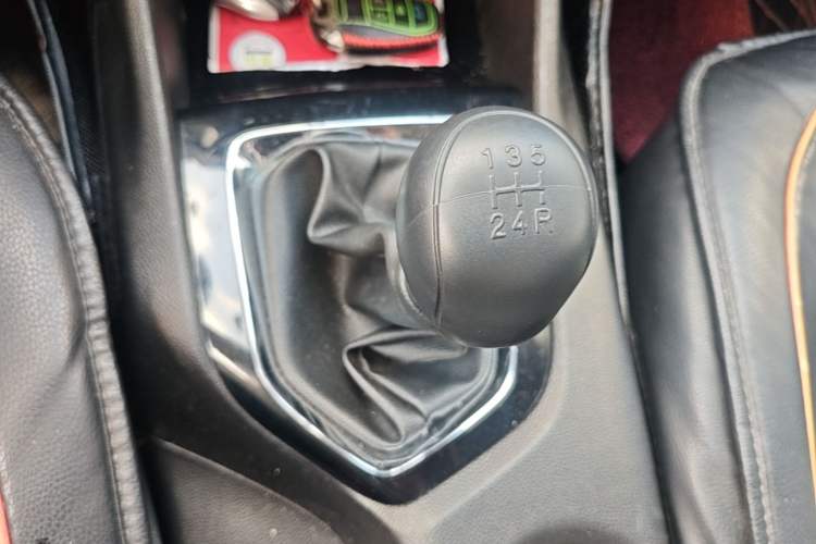 Used Soueast DX3 2016 1.5L Manual Luxury Edition Gear Lever