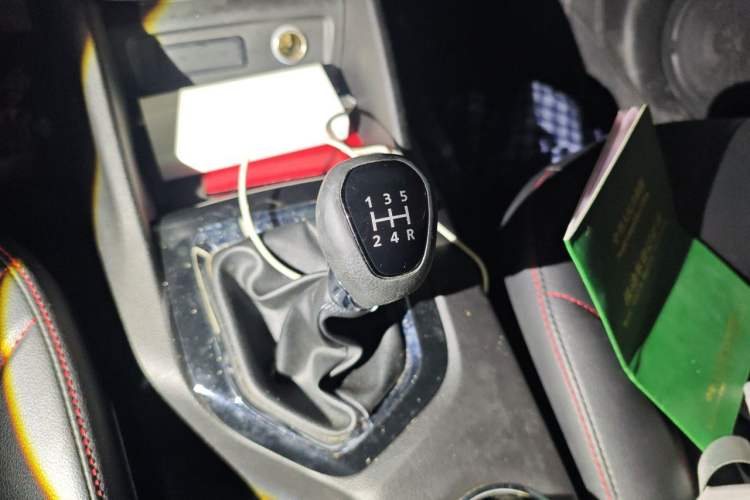 Used Soueast DX3 2016 1.5L Manual Luxury Edition Gear Lever