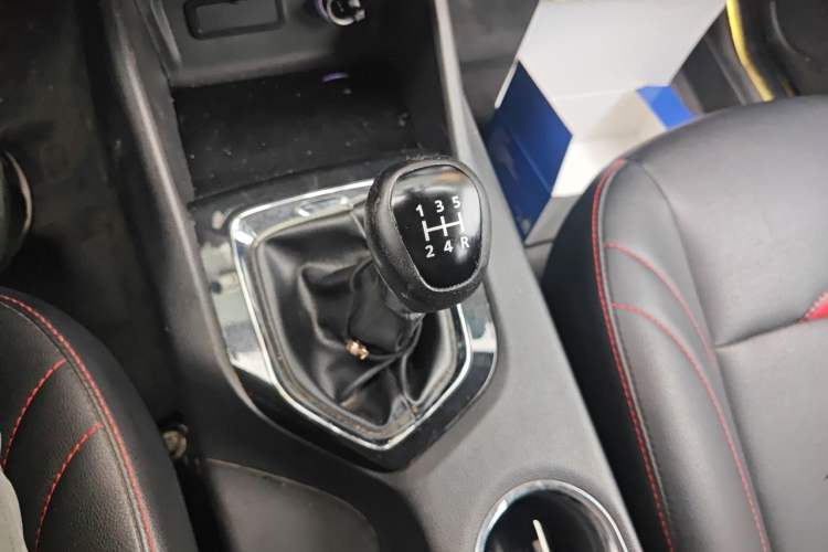 Used Soueast DX3 2016 1.5L Manual Luxury Edition Gear Lever