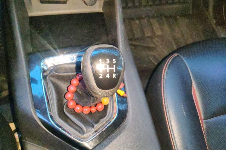 Used Soueast DX3 2016 1.5L Manual Luxury Edition Gear Lever