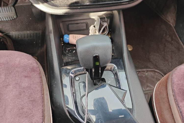 Used Soueast DX3 2016 1.5T CVT Prestige Edition Gear Lever