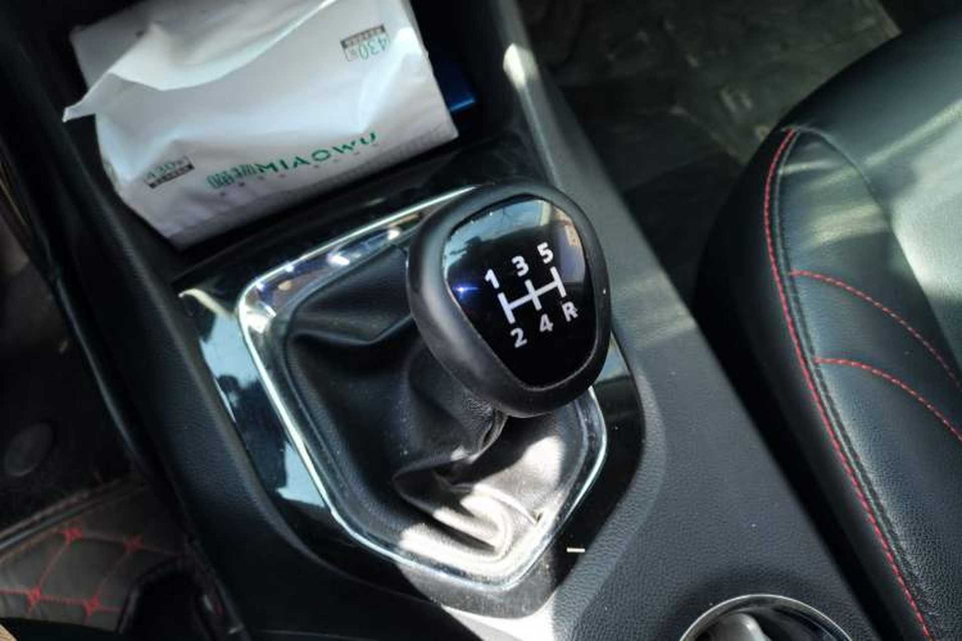 Used Soueast DX3 2016 1.5L Manual Luxury Model Gear Lever