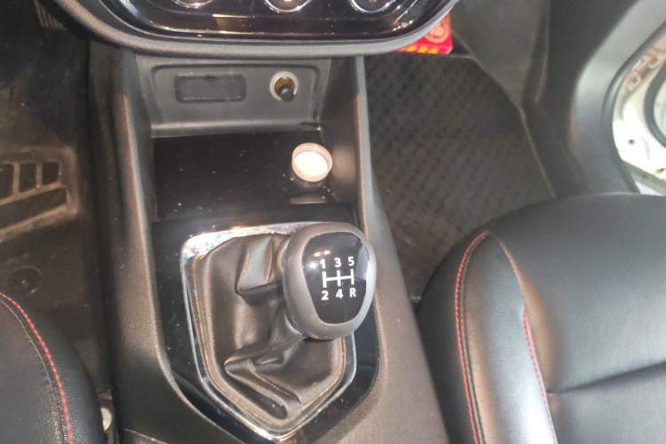 Used Soueast DX3 2016 1.5L Manual Luxury Edition Gear Lever