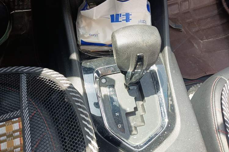 Used Soueast DX3 2016 1.5T CVT Prestige Edition Gear Lever